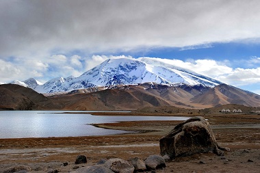 Karakul Lake