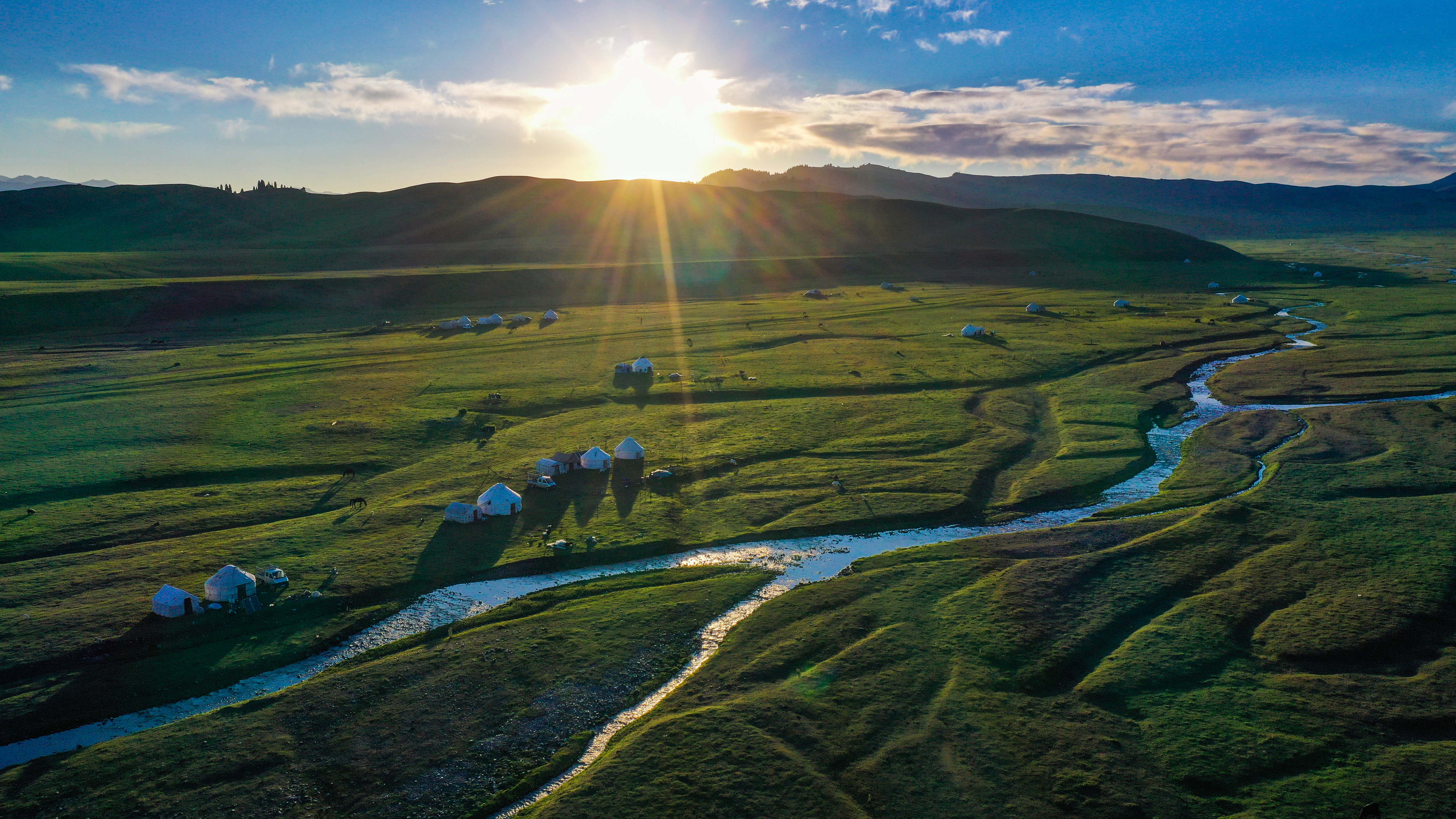 那拉提草原 那拉提草原